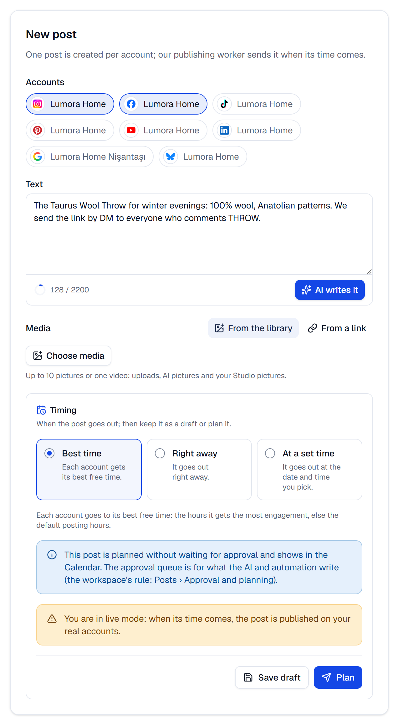 New post: two accounts chosen, the text with its counter, Media, and the three Timing options